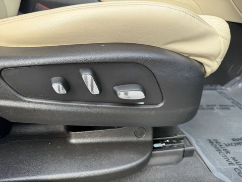 Used 2017 Cadillac XT5 Luxury w/ Driver Awareness Package image 24