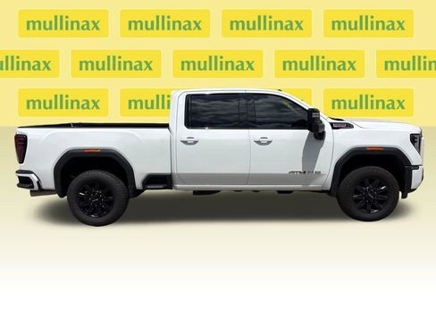 Used 2025 GMC Sierra 2500 AT4 AWD/4WD image 2