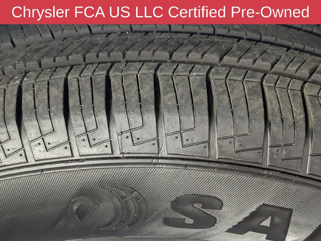 Used 2025 Chrysler Pacifica Select FWD image 13