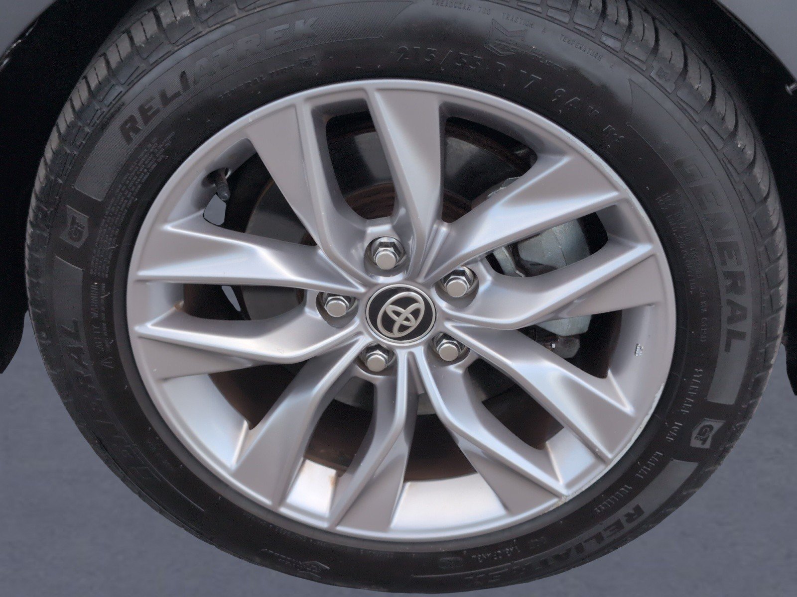 Used 2020 Toyota Avalon XLE w/ Moonroof Package FWD image 36