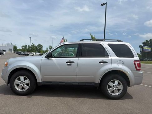 Used 2011 Ford Escape XLT w/ 201A Rapid Spec Order Code AWD/4WD image 2