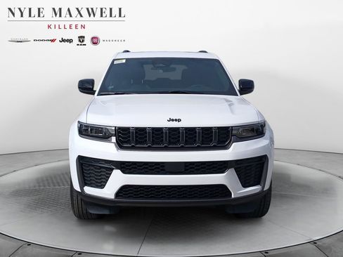 New 2026 Jeep Grand Cherokee Altitude image 18