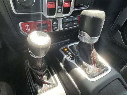 Used 2020 Jeep Gladiator Rubicon AWD/4WD image 24