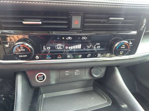 Used 2021 Nissan Rogue SL FWD image 22