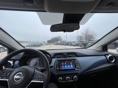 Used 2025 Nissan Versa SV image 31