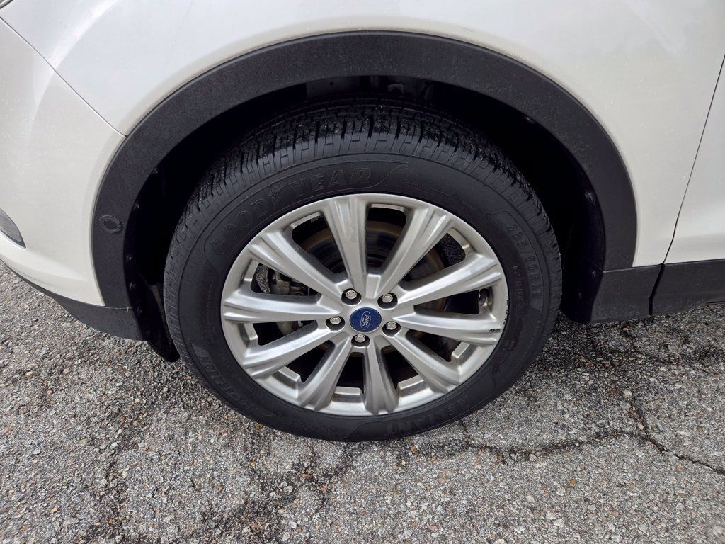 Used 2018 Ford Escape Titanium w/ Ford Safe & Smart Package AWD/4WD image 10