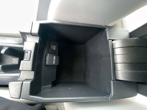 Used 2024 Toyota Corolla Cross L FWD image 25