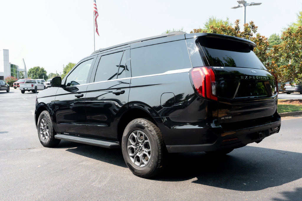 Used 2025 Ford Expedition Active RWD image 8