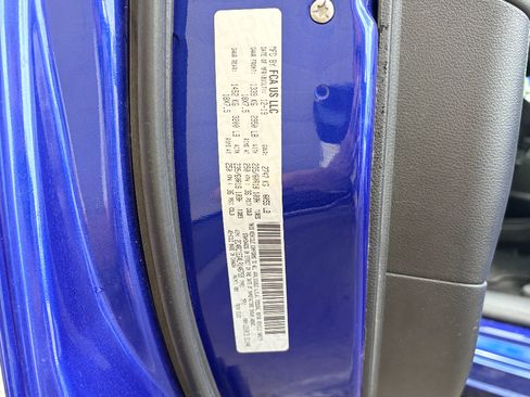 Used 2020 Chrysler Pacifica Touring-L FWD image 14