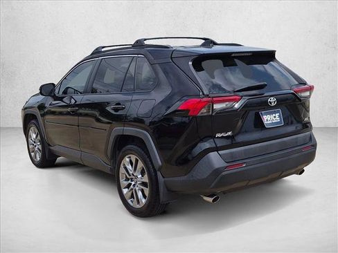 Used 2019 Toyota RAV4 XLE Premium FWD image 7