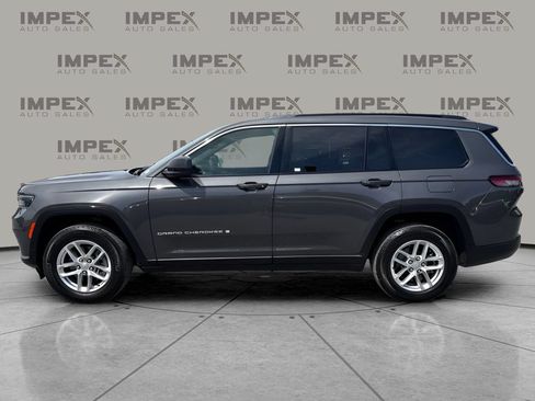Used 2024 Jeep Grand Cherokee L Laredo RWD image 2