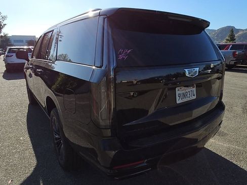 Used 2025 Cadillac Escalade ESV Sport w/ LPO, ONYX Package AWD/4WD image 9