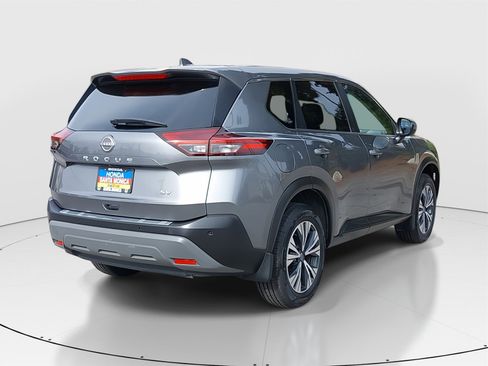 Used 2023 Nissan Rogue SV image 5