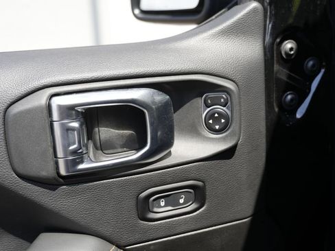 Used 2025 Jeep Wrangler Unlimited Sahara w/ Safety Group AWD/4WD image 21