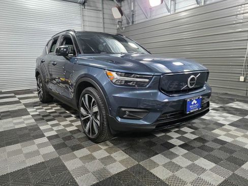 Used 2022 Volvo XC40 P8 Recharge Plus image 4