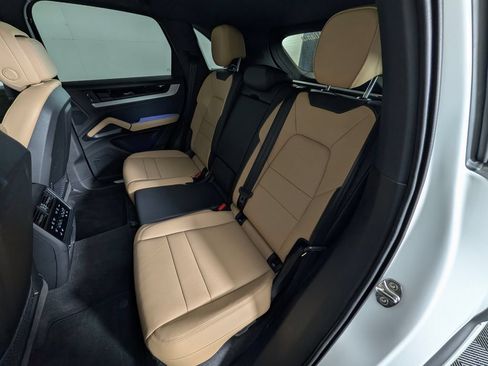 Certified 2026 Porsche Cayenne AWD/4WD image 24