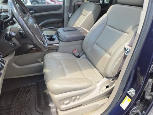 Used 2018 Chevrolet Suburban LT w/ LT Signature Package AWD/4WD image 19