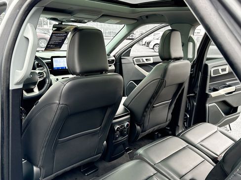 Certified 2022 Ford Explorer XLT w/ Equipment Group 202A image 6