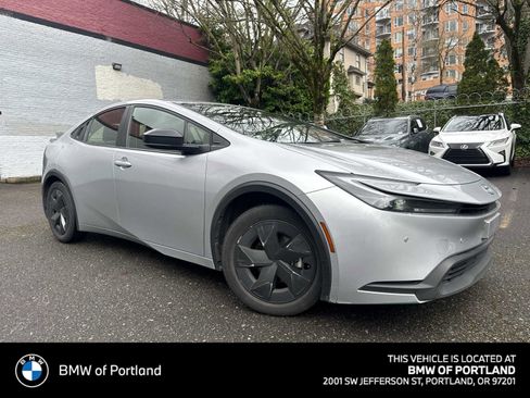 Used 2024 Toyota Prius LE image 1