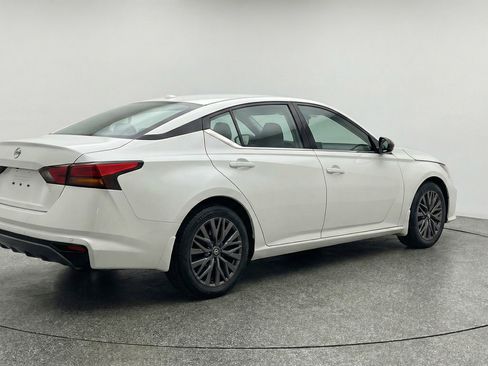 Used 2025 Nissan Altima 2.5 SV image 9