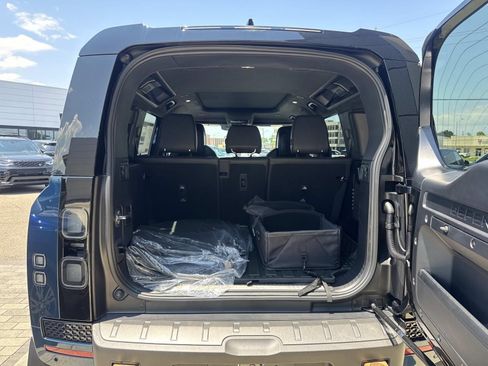 New 2026 Land Rover Defender 110 OCTA AWD/4WD image 7