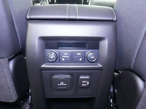 Used 2021 Chevrolet Traverse High Country AWD/4WD image 23