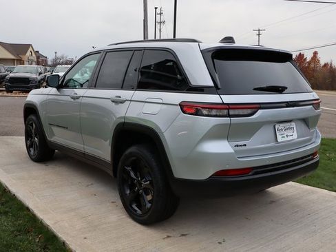 New 2025 Jeep Grand Cherokee Altitude image 26