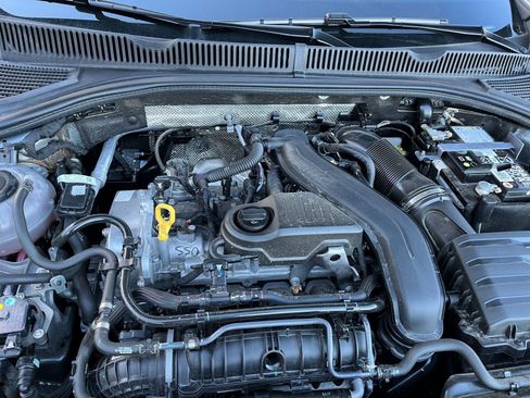 Used 2025 Volkswagen Jetta SE image 33