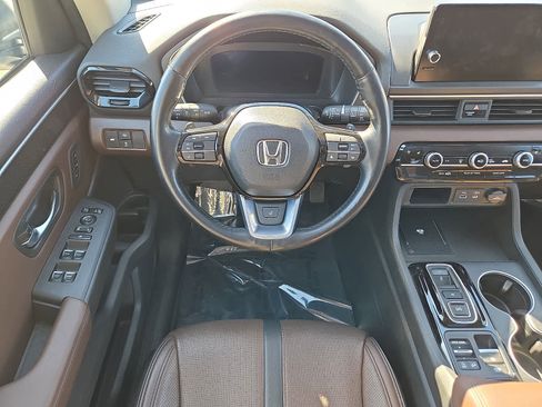 Certified 2025 Honda Pilot Elite image 13