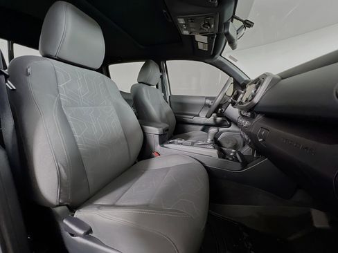 Used 2016 Toyota Tacoma TRD Sport image 25