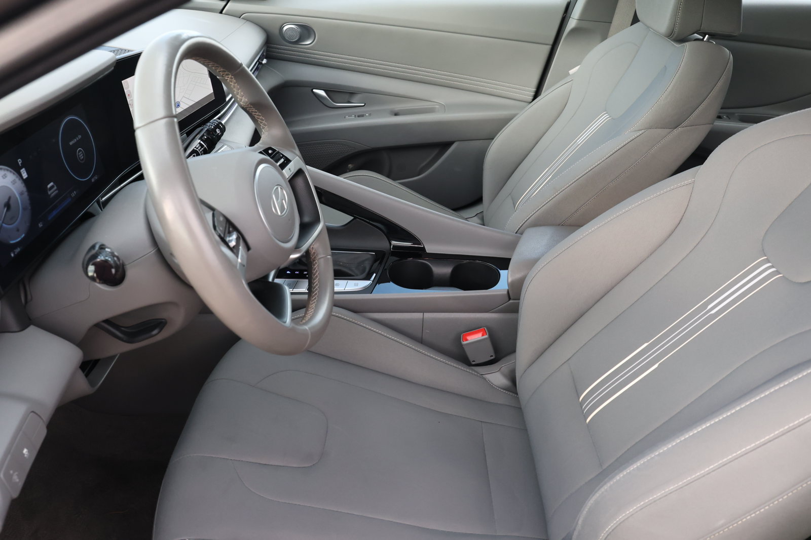 Used 2025 Hyundai Elantra SEL FWD image 15