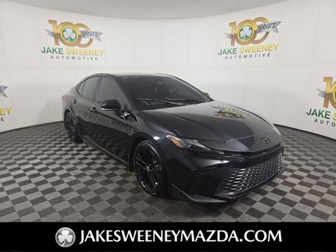 Used 2025 Toyota Camry SE image 1