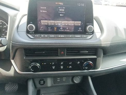 Used 2024 Nissan Rogue S AWD/4WD image 21