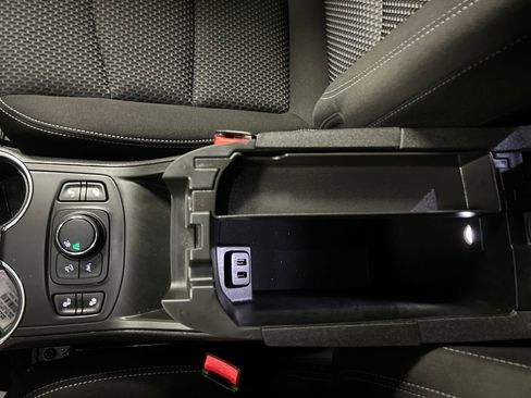 Used 2023 GMC Terrain SLE w/ Driver Convenience Package image 21