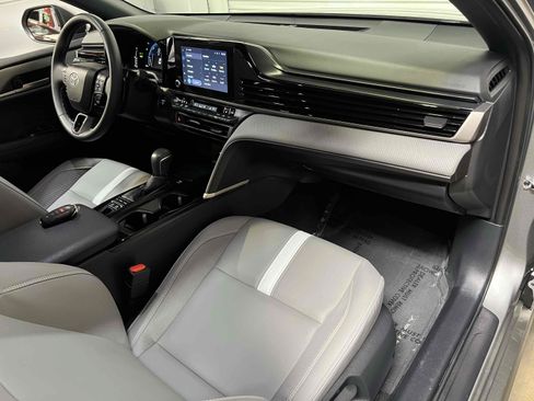 Used 2025 Toyota Camry SE w/ Convenience Package FWD image 27
