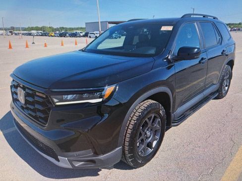 Used 2024 Honda Pilot TrailSport image 1