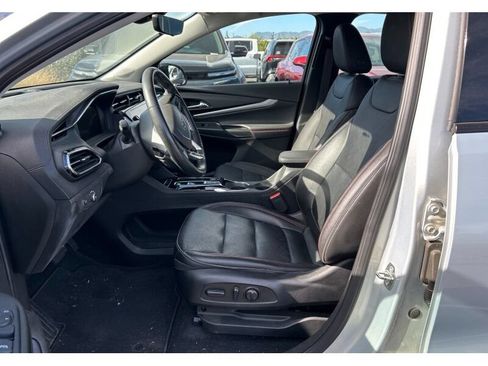 Used 2023 Chevrolet Bolt EUV Premier w/ Sun & Sound Package FWD image 2