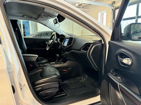 Used 2020 Jeep Cherokee Trailhawk w/ Comfort/Convenience Group AWD/4WD image 33