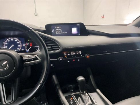 Used 2020 MAZDA MAZDA3 Hatchback image 9