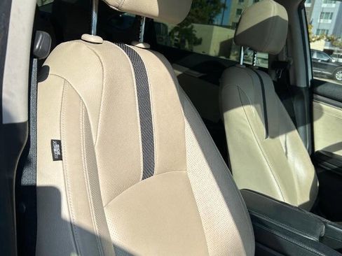 Used 2019 Honda Civic Touring image 15