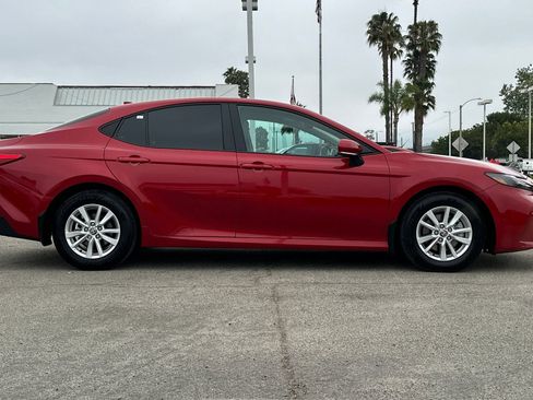 Used 2025 Toyota Camry LE image 3
