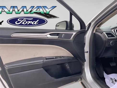 Used 2018 Ford Fusion S image 27