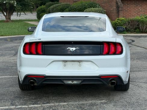 Used 2018 Ford Mustang Coupe RWD image 4