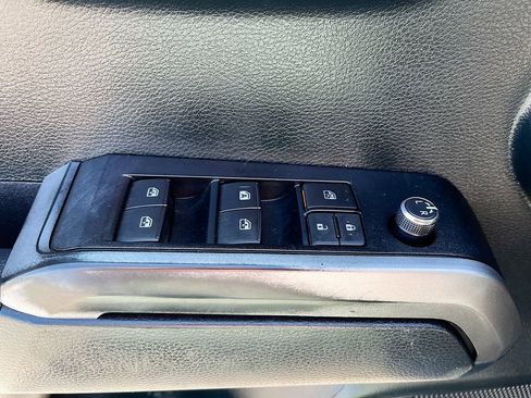 Used 2016 Toyota Tacoma SR5 w/ SR5 Appearance Package (SN) image 17