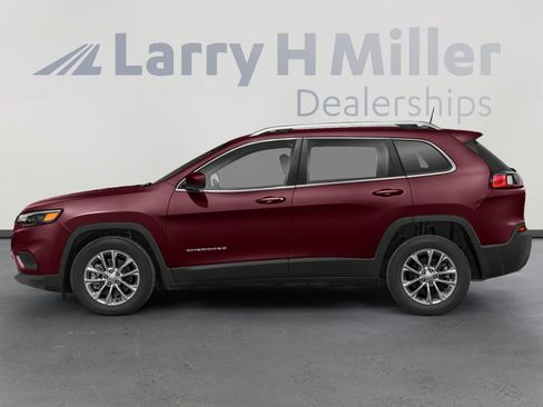 Used 2021 Jeep Cherokee Latitude Plus image 3