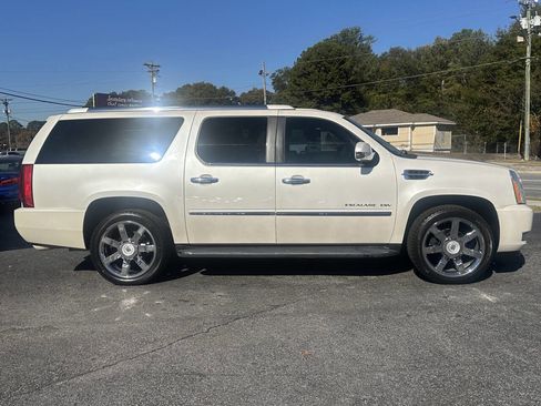 Used 2010 Cadillac Escalade ESV Luxury image 13