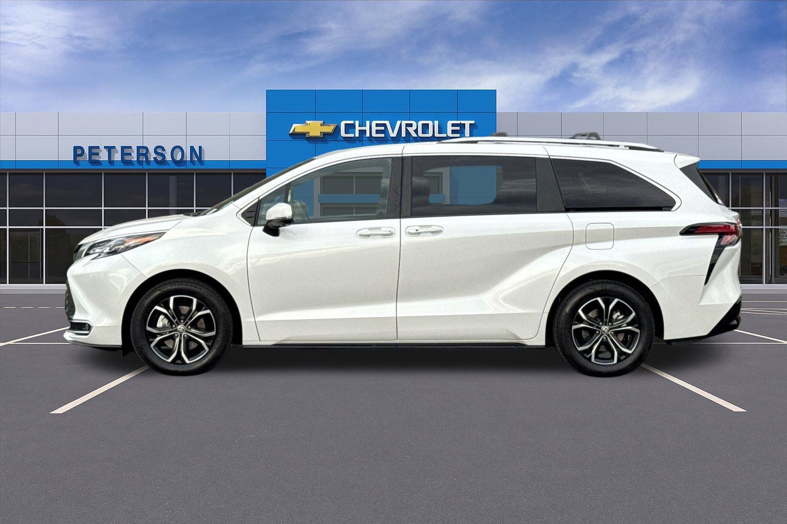 Used 2025 Toyota Sienna Platinum AWD/4WD image 7