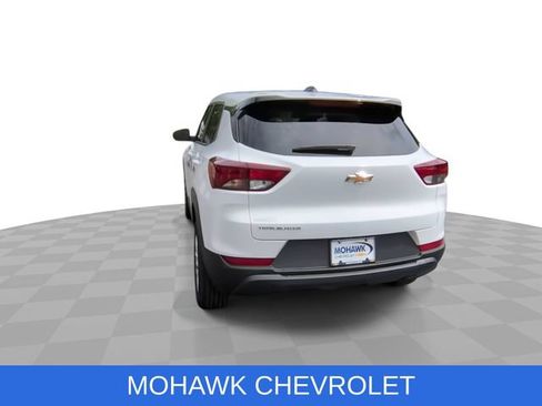 Certified 2026 Chevrolet TrailBlazer LS w/ LS Convenience Package FWD image 8