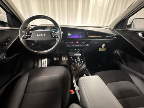 Certified 2025 Kia Niro EX Touring image 12