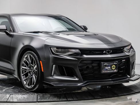 Used 2018 Chevrolet Camaro ZL1 RWD image 30